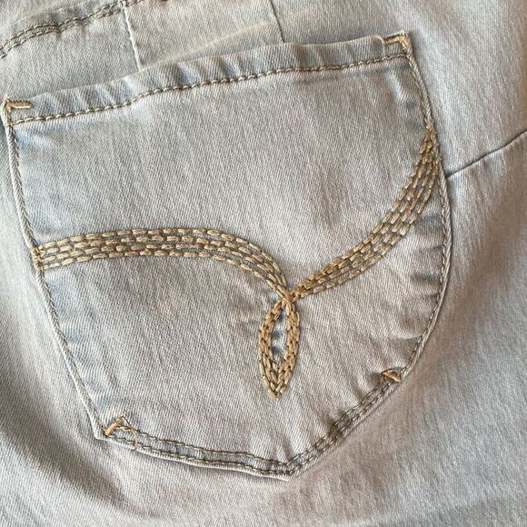 Royalty For Me WannaBettaButt Light Blue Cuffed Shorts Size 12 - Picture 6 of 11